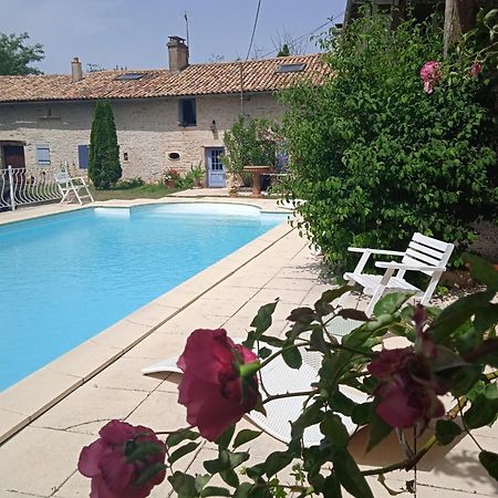 Bed and Breakfast Coucouhirondelle Brux Екстер'єр фото