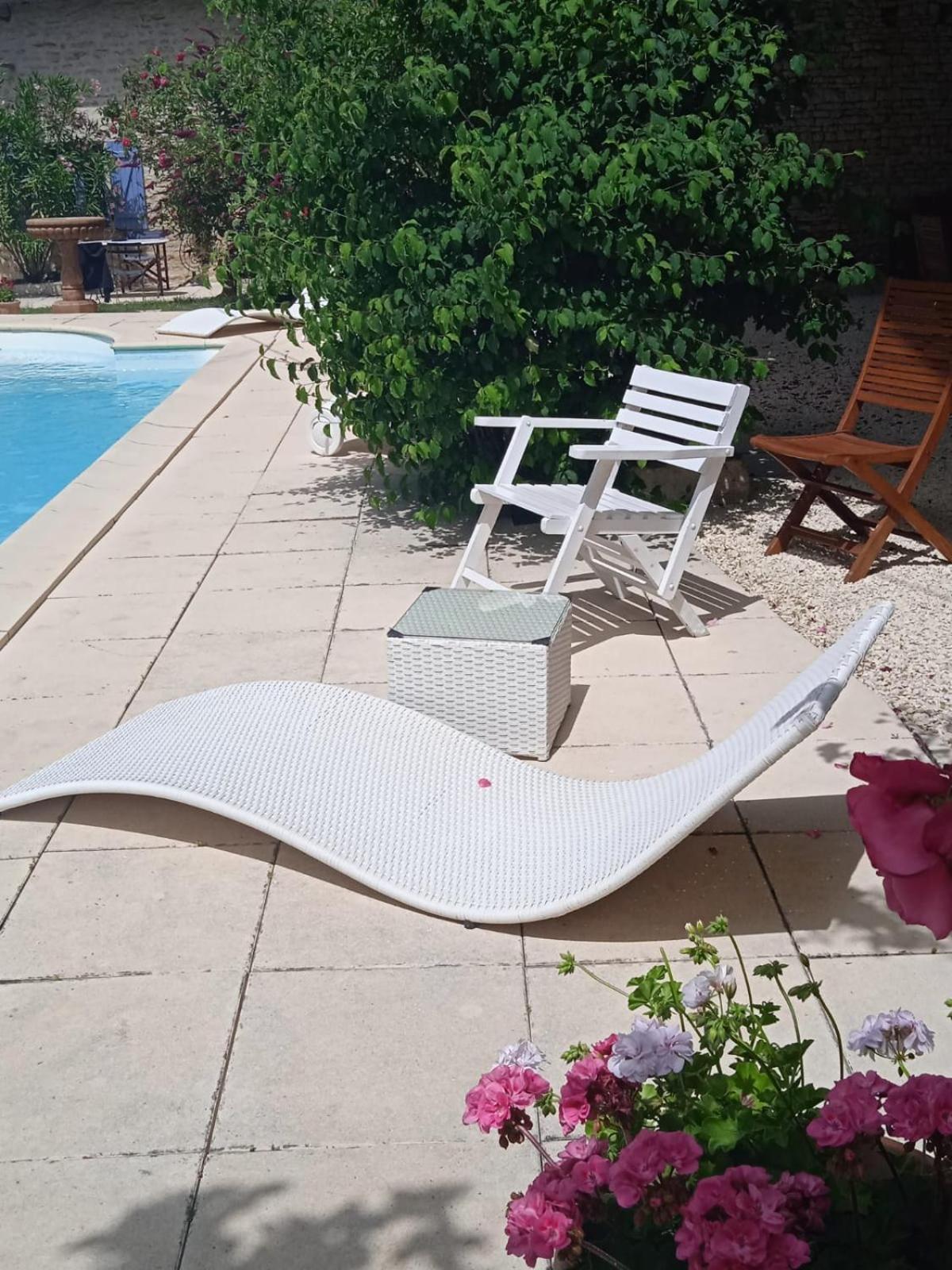 Bed and Breakfast Coucouhirondelle Brux Екстер'єр фото