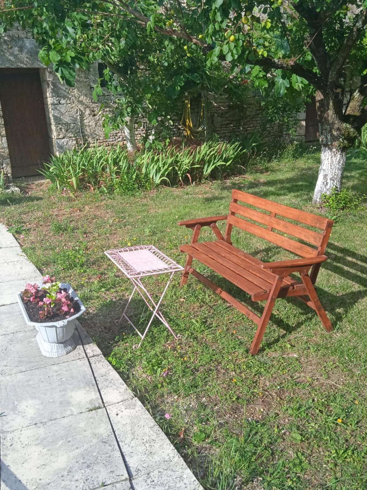 Bed and Breakfast Coucouhirondelle Brux Екстер'єр фото