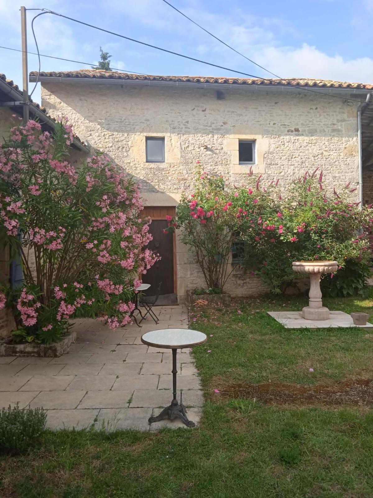 Bed and Breakfast Coucouhirondelle Brux Екстер'єр фото